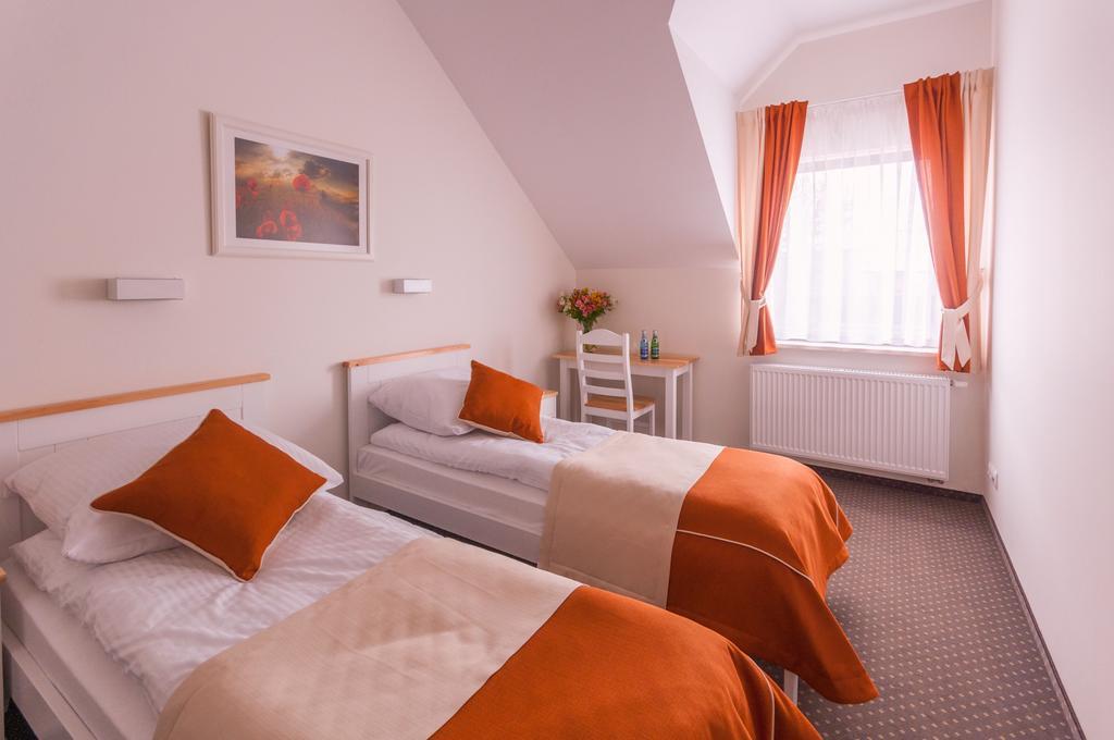 Gosciniec Kasztel U Gostla Hotel Murowana Goslina Room photo